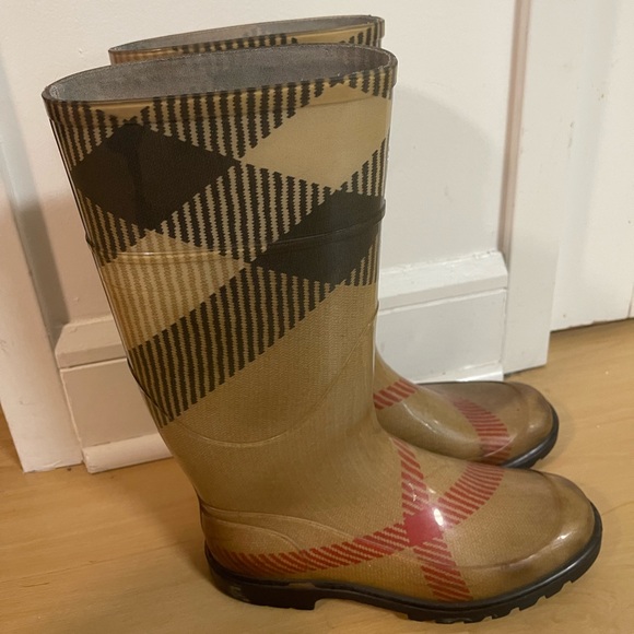 Burberry rain boot - Picture 2 of 5
